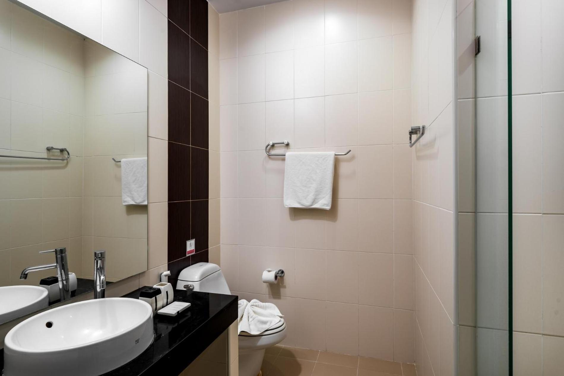 Veloche 2 Bedroom Apartment With Seaview Карон Экстерьер фото